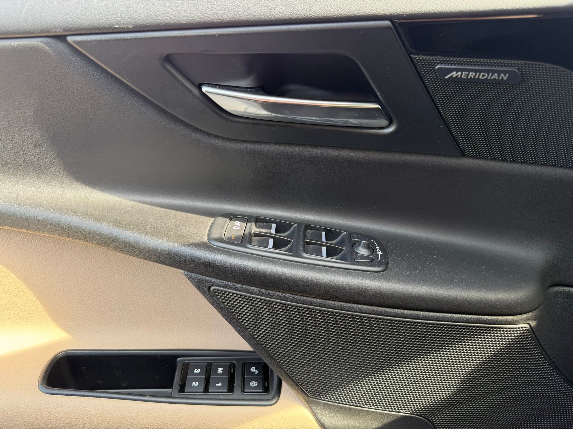 JAGUAR XE 20t 2.0 Prestige Automatic-image-16