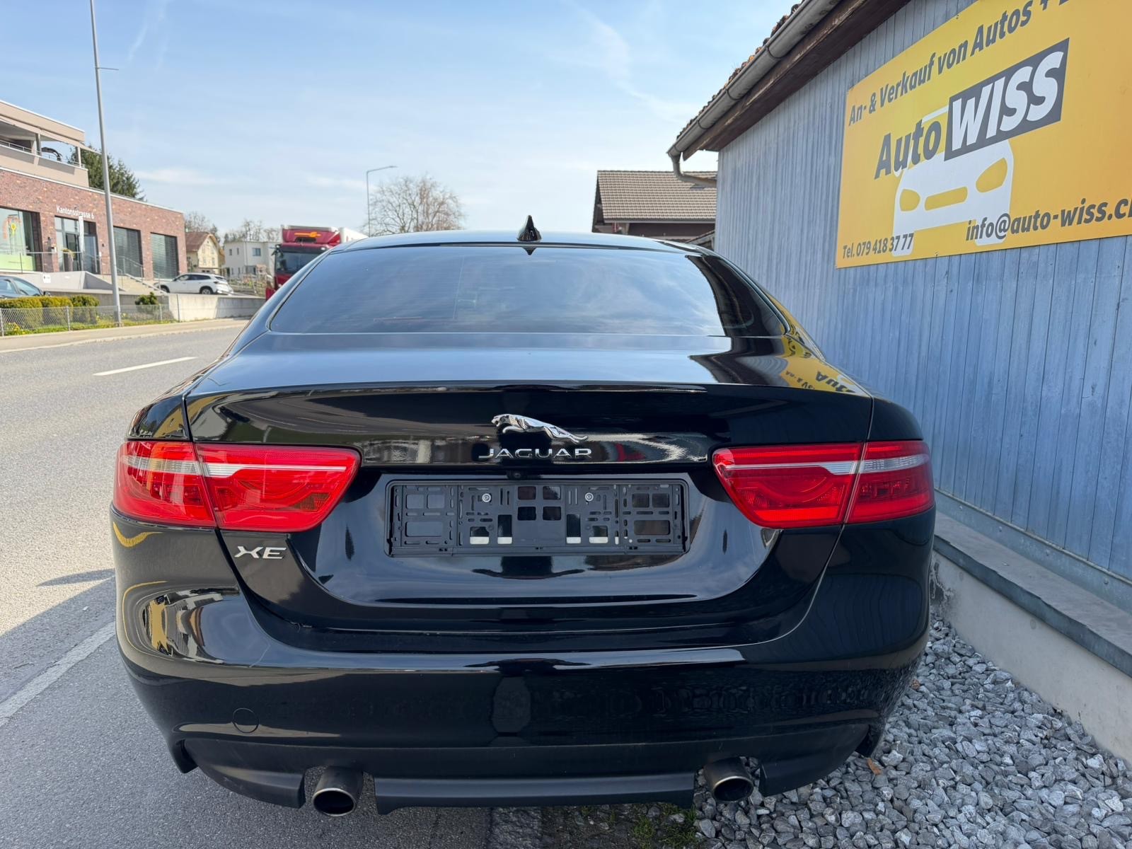 JAGUAR XE 20t 2.0 Prestige Automatic-image-7