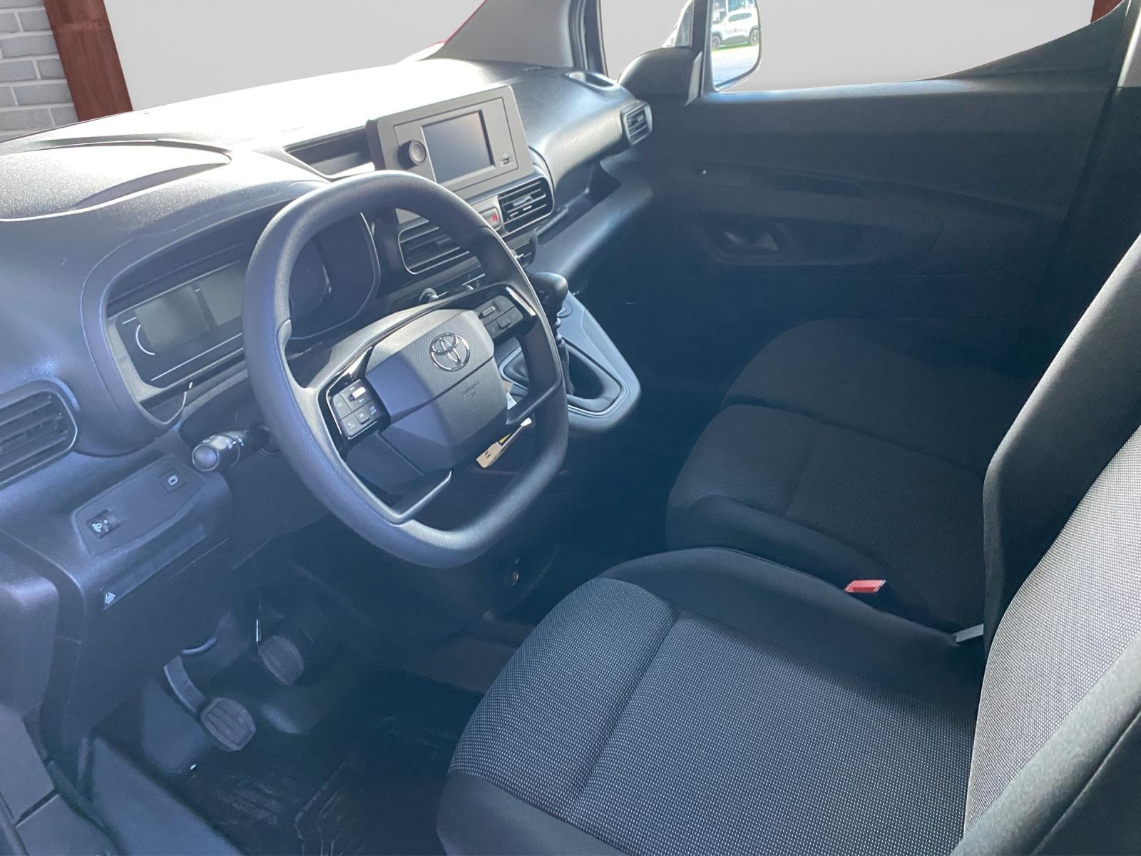 TOYOTA PROACE CITY Van L1 1.2 Active-image-6