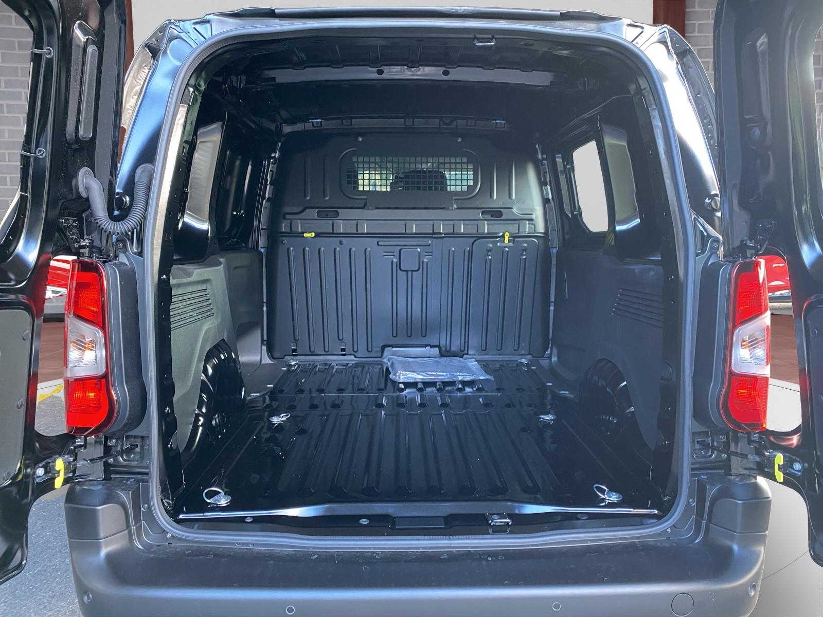TOYOTA PROACE CITY Van L1 1.2 Active-image-8