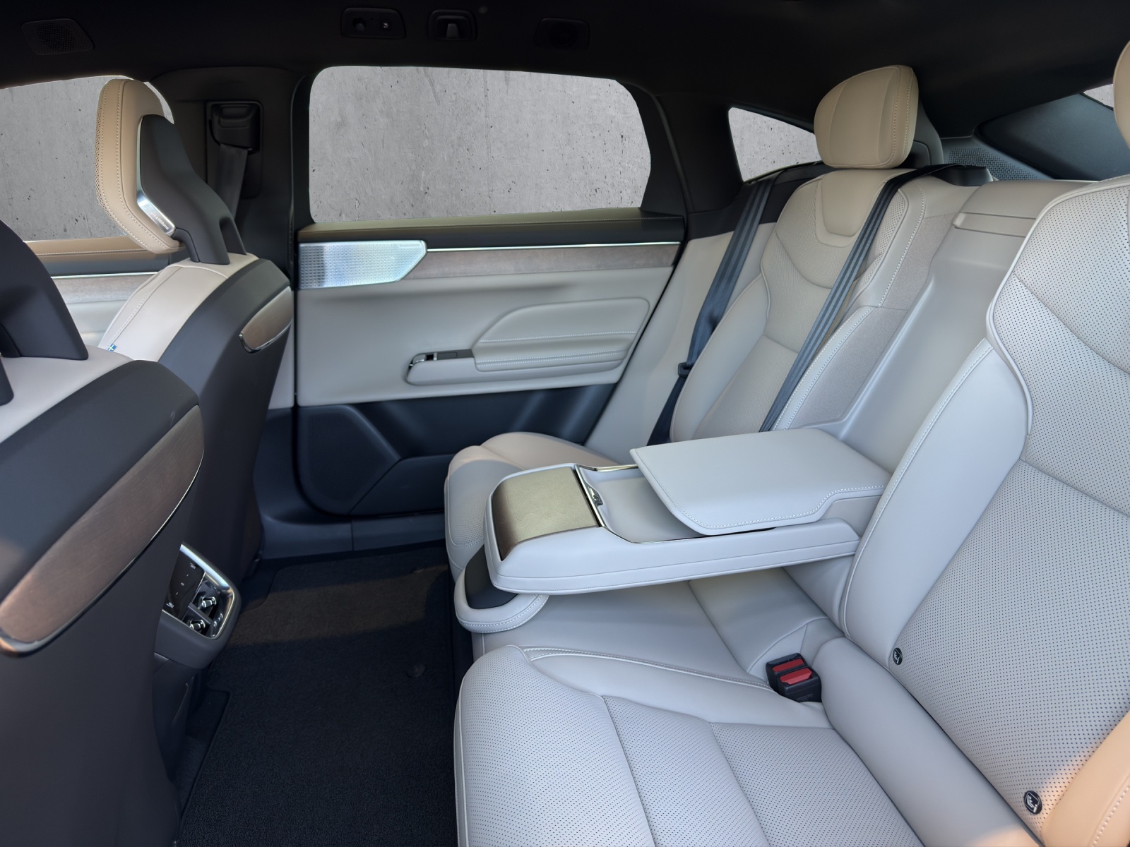 VOLVO ES90 Single 88 kWh Ultra-image-12