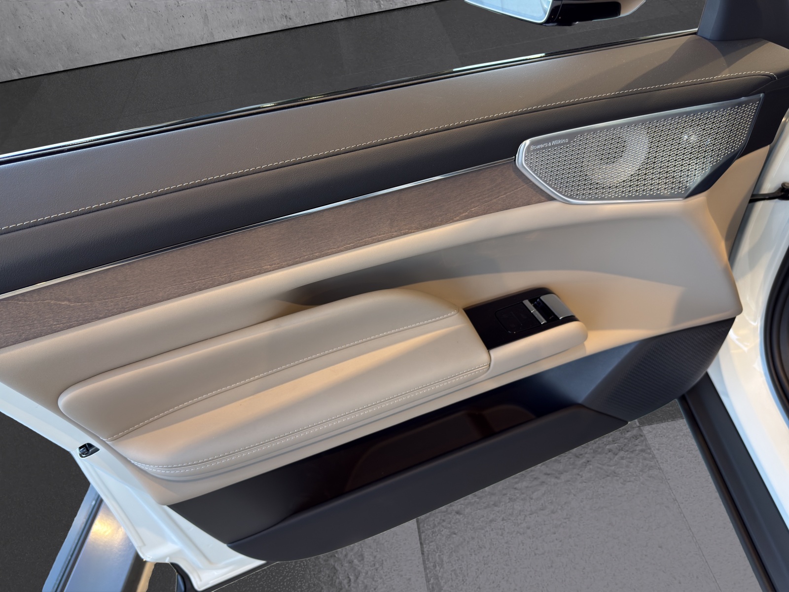 VOLVO ES90 Single 88 kWh Ultra-image-8