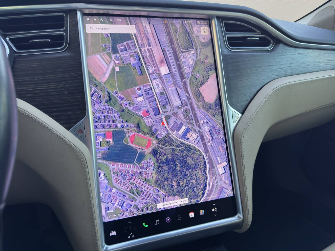 TESLA Model S 90 D-image-6