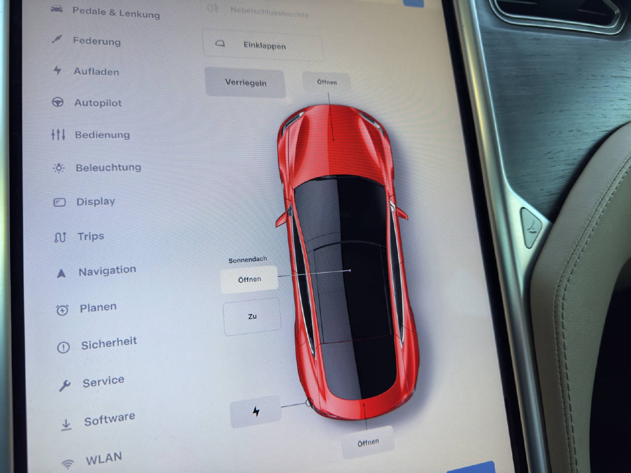 TESLA Model S 90 D-image-16