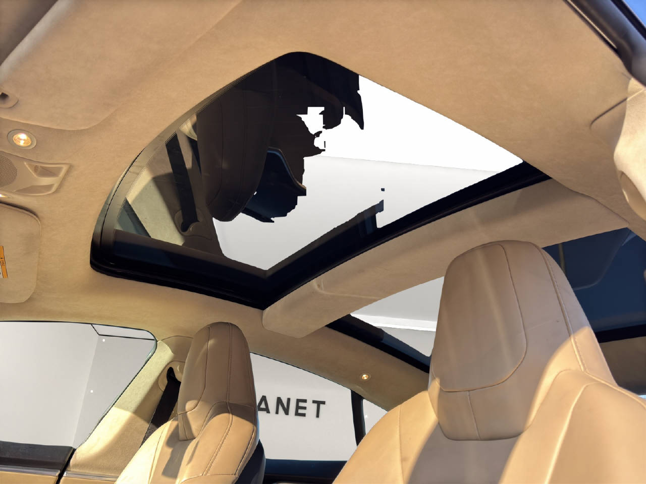 TESLA Model S 90 D-image-10