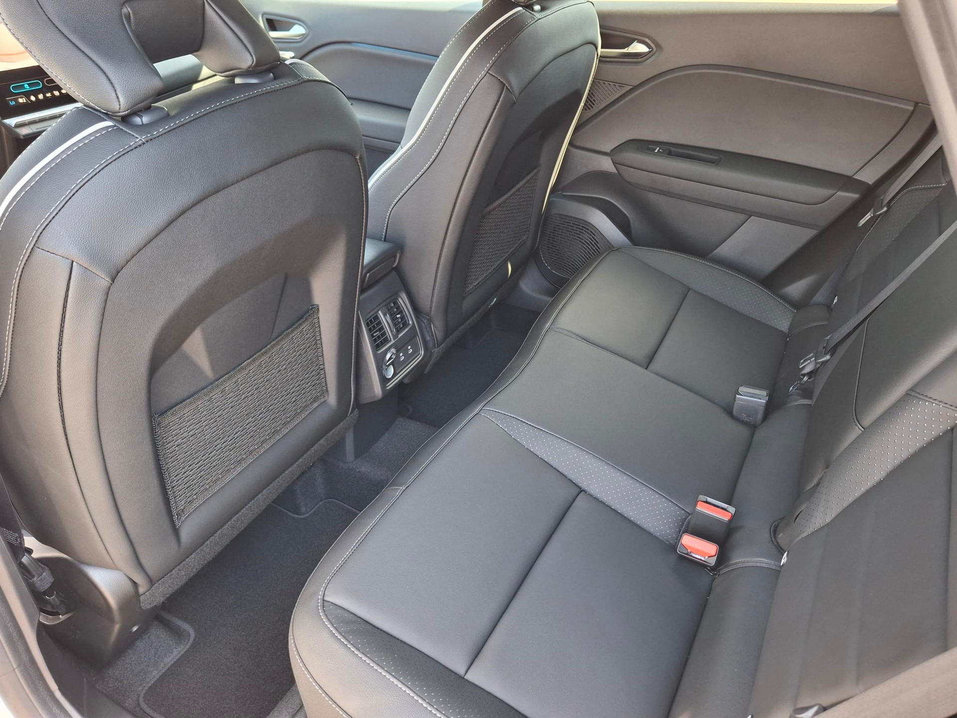 MITSUBISHI ASX 1.8 HEV Instyle-image-7