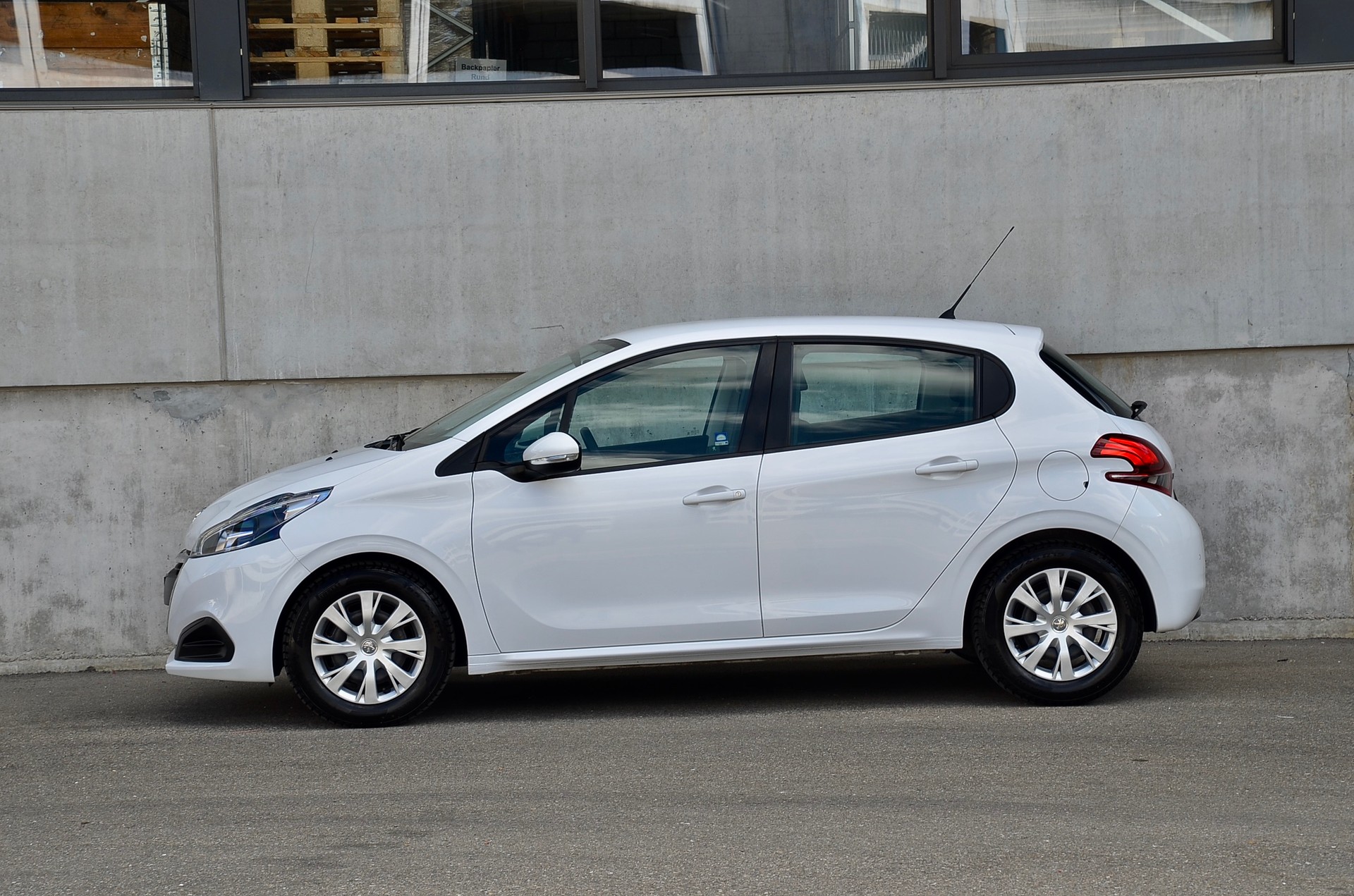PEUGEOT 208 1.2 PureTech Active-image-25