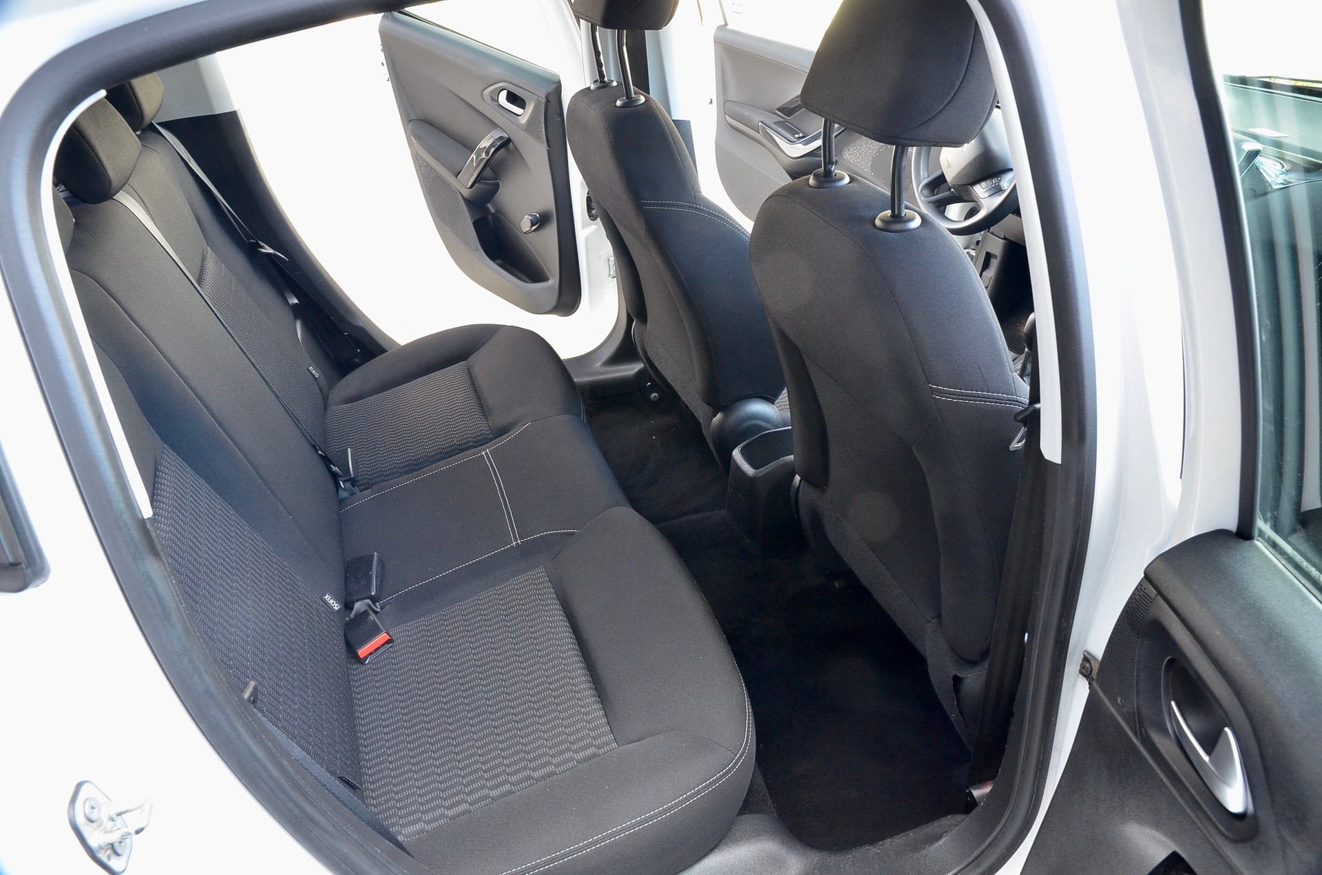 PEUGEOT 208 1.2 PureTech Active-image-9