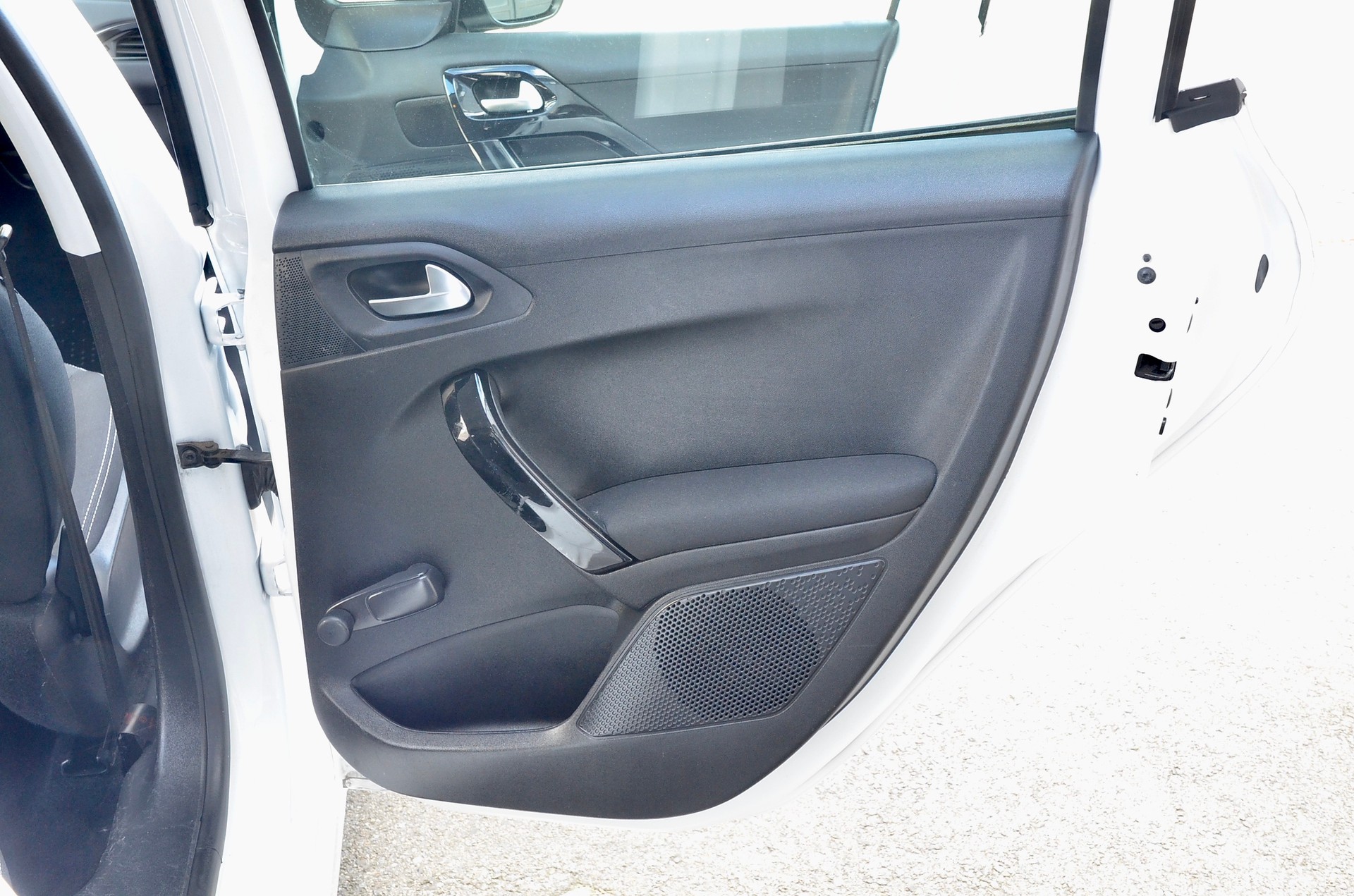 PEUGEOT 208 1.2 PureTech Active-image-8