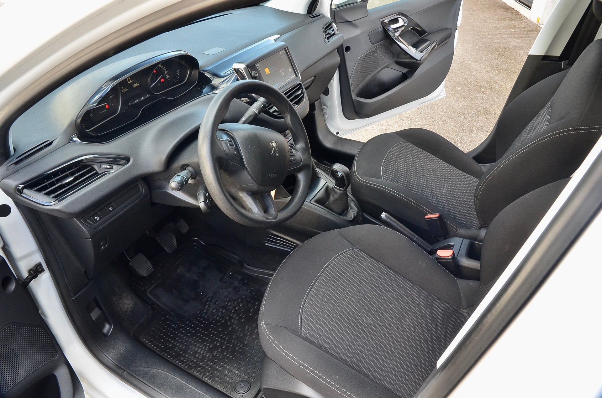 PEUGEOT 208 1.2 PureTech Active-showroom-element-1