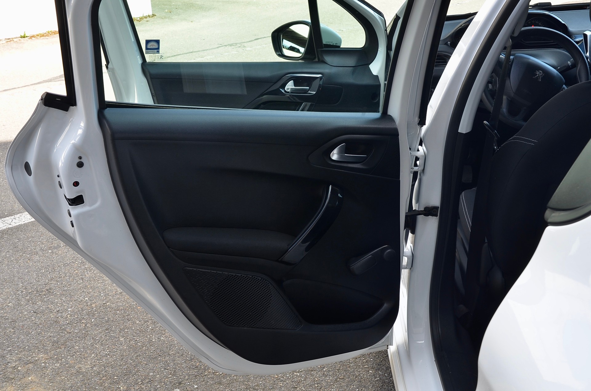PEUGEOT 208 1.2 PureTech Active-image-6