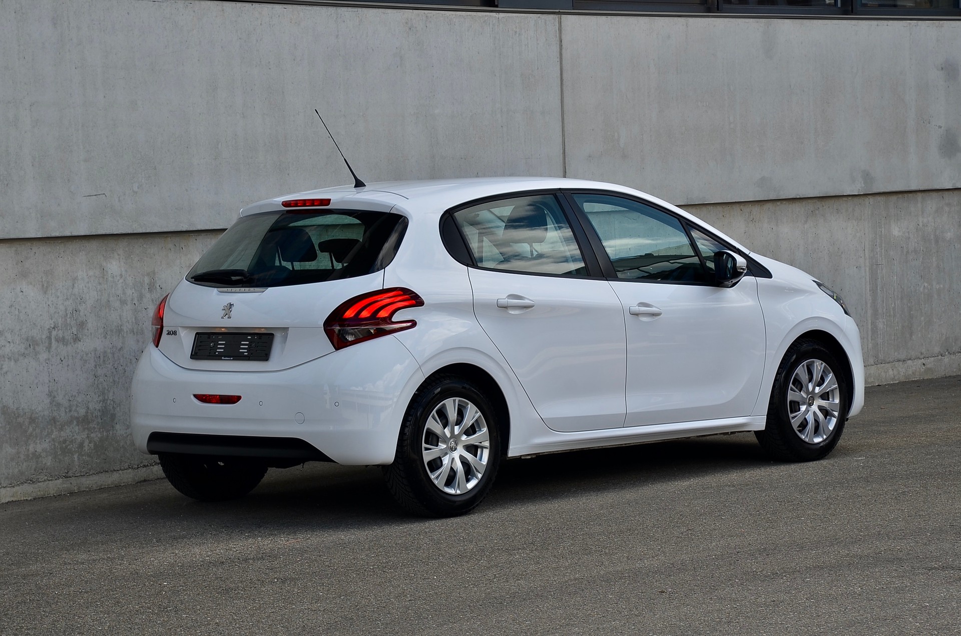 PEUGEOT 208 1.2 PureTech Active-image-24