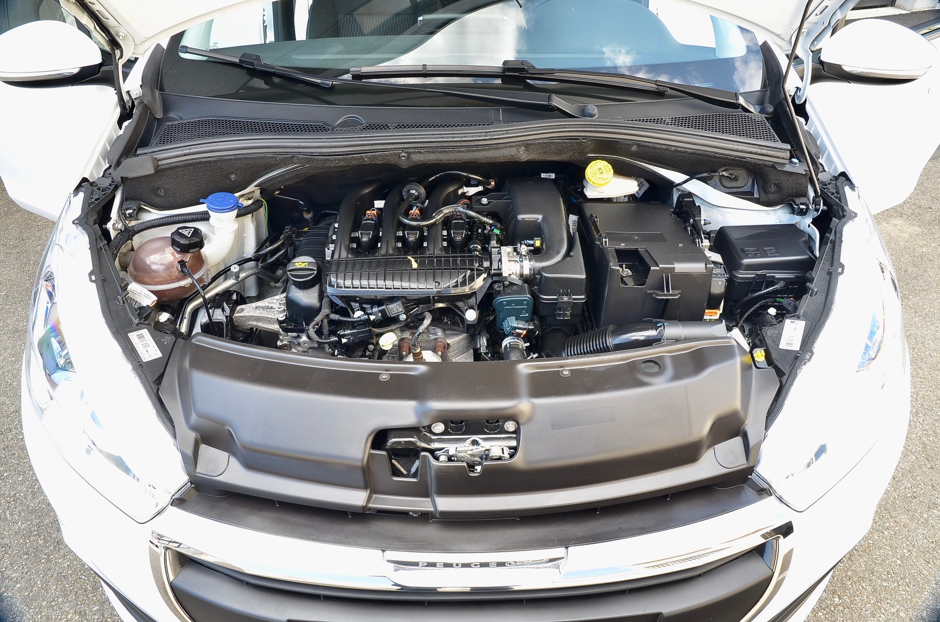 PEUGEOT 208 1.2 PureTech Active-image-15
