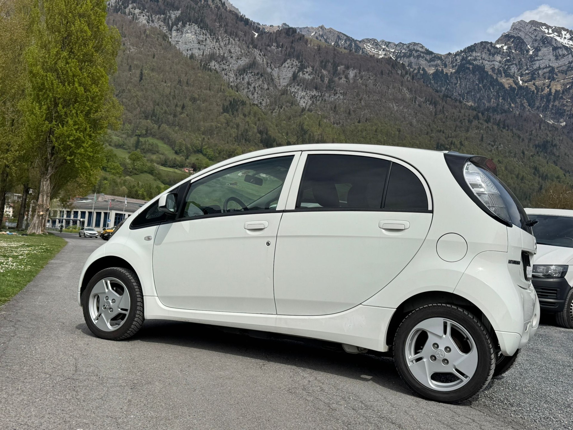MITSUBISHI i MiEV-image-6