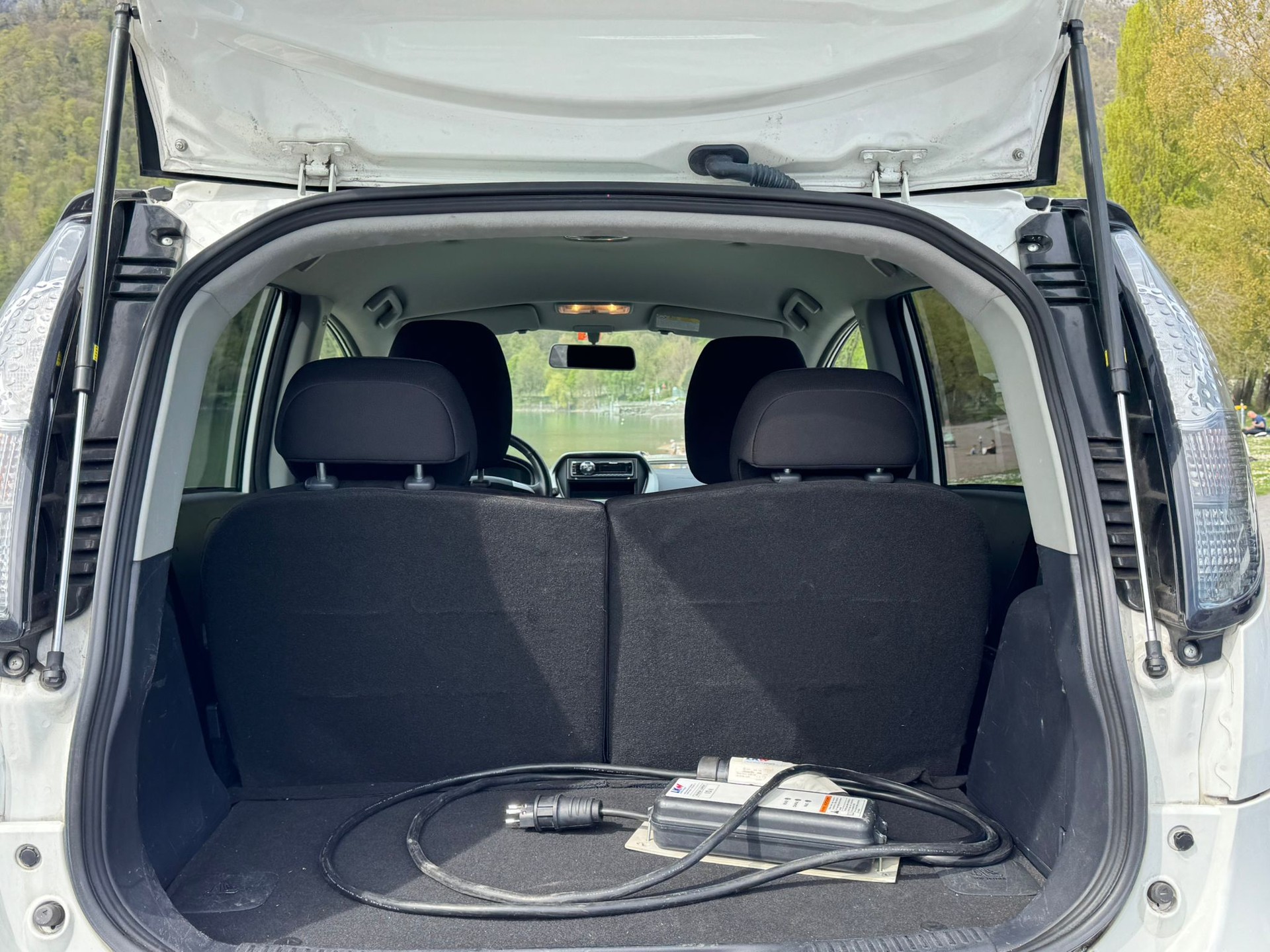 MITSUBISHI i MiEV-image-9