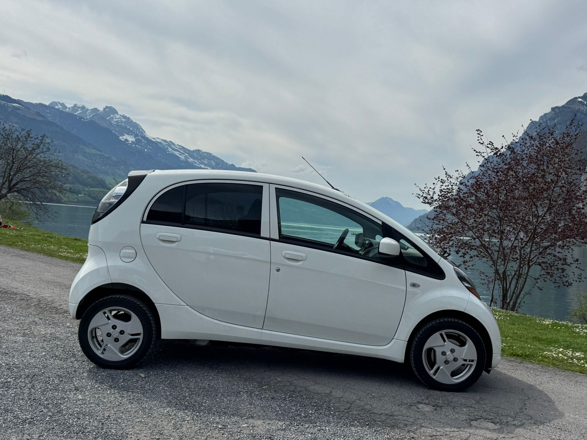MITSUBISHI i MiEV-image-4