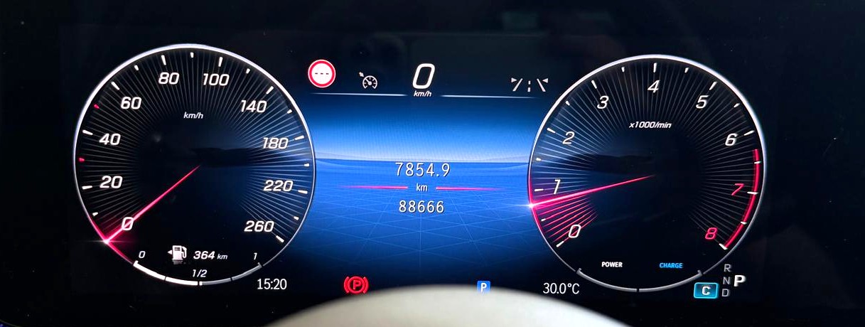 MERCEDES-BENZ A 220 4Matic AMG Line 8G-DCT-image-15