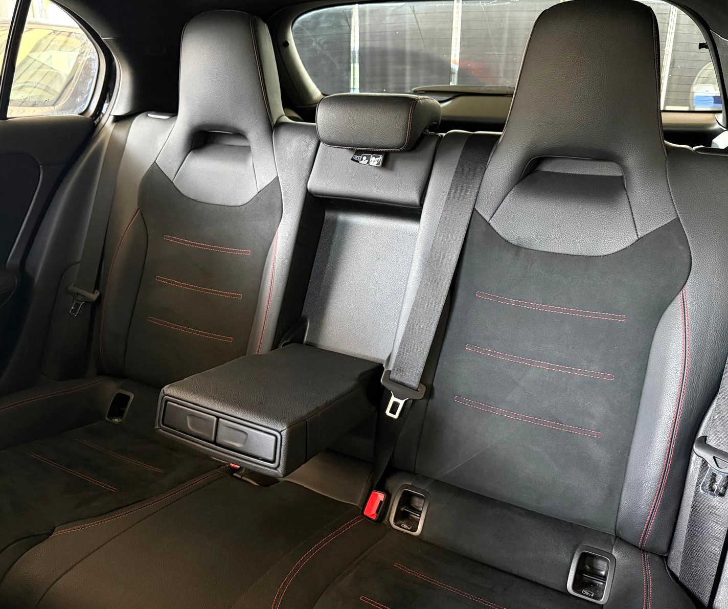 MERCEDES-BENZ A 220 4Matic AMG Line 8G-DCT-image-23