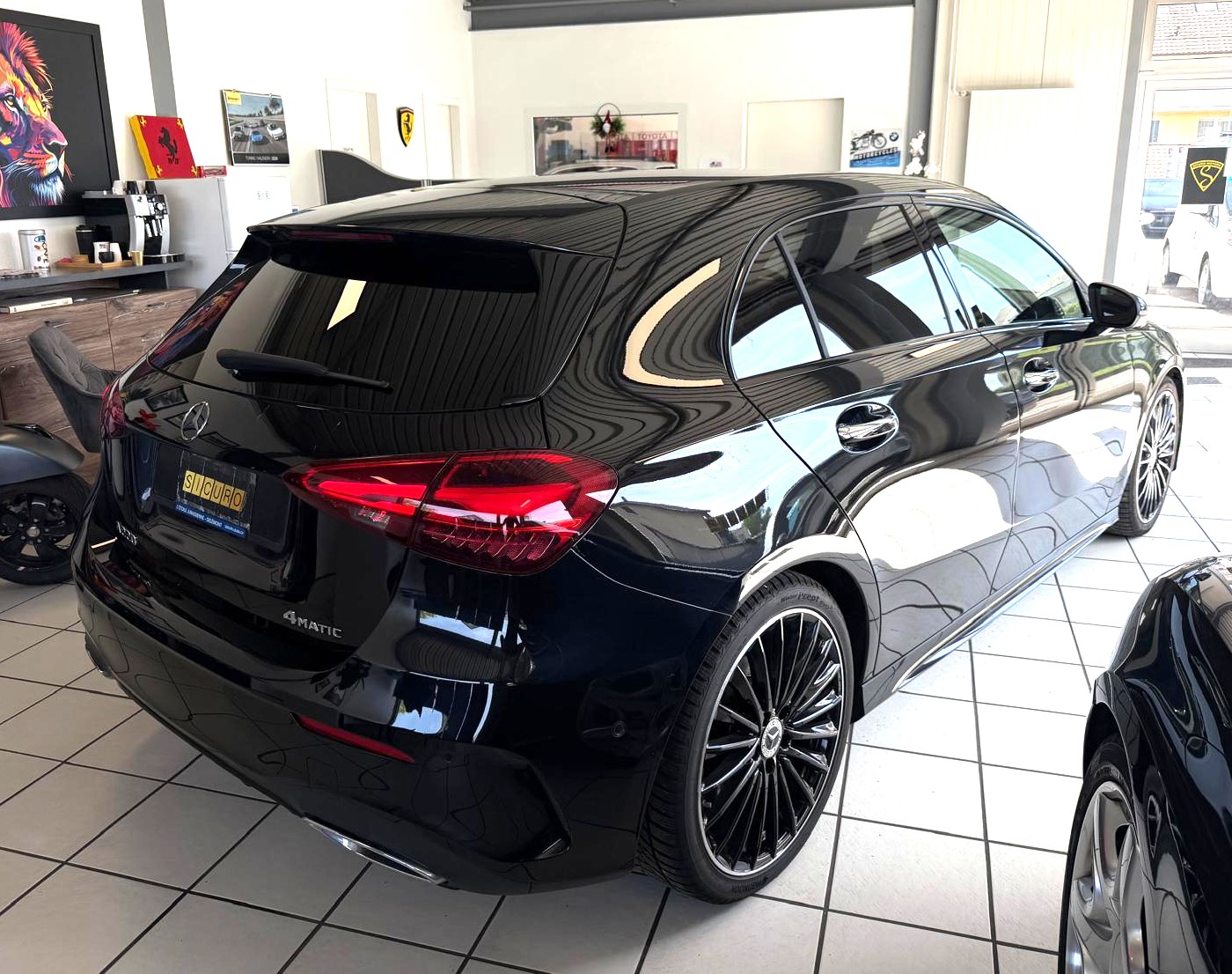 MERCEDES-BENZ A 220 4Matic AMG Line 8G-DCT-image-9