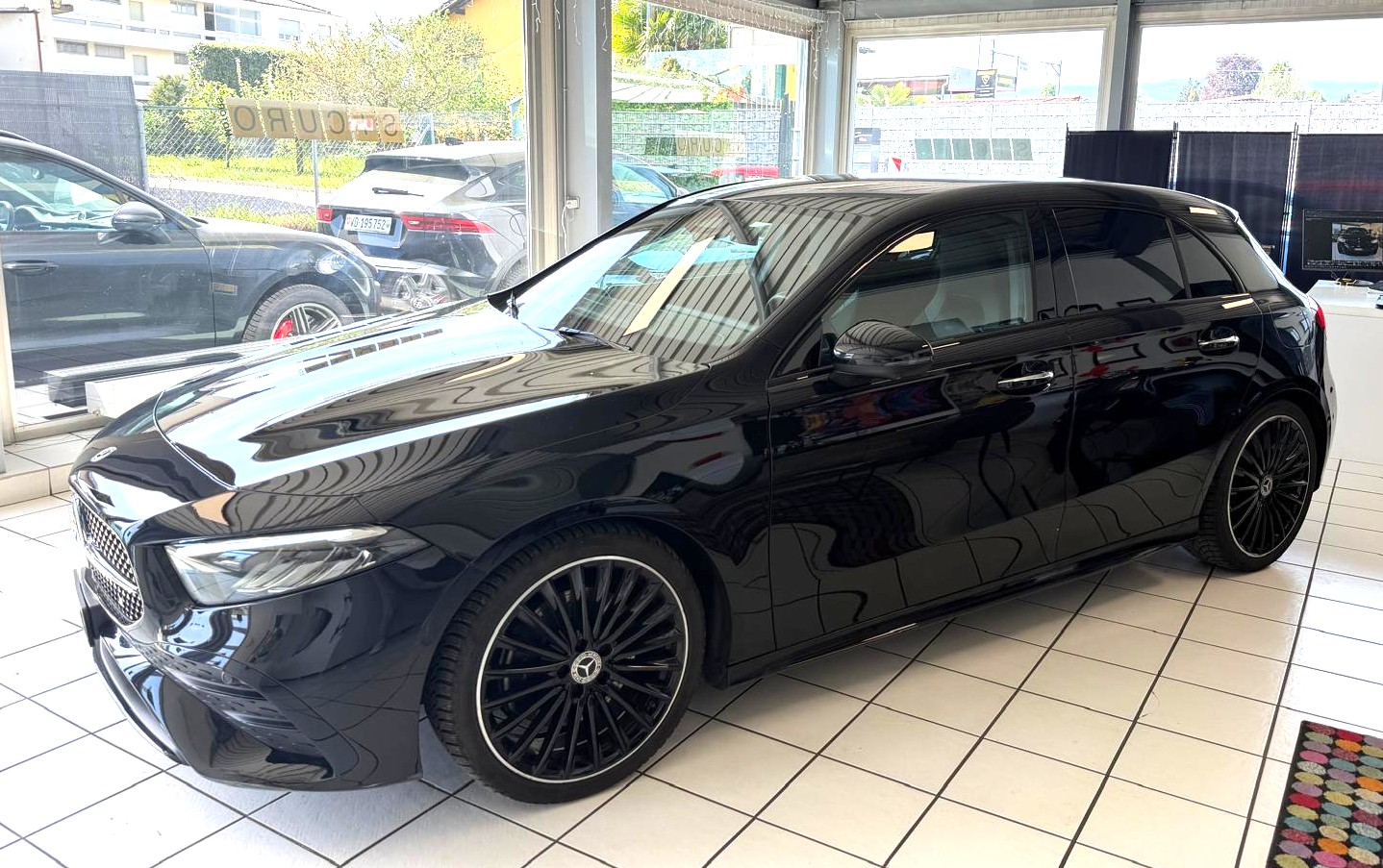 MERCEDES-BENZ A 220 4Matic AMG Line 8G-DCT-image-4