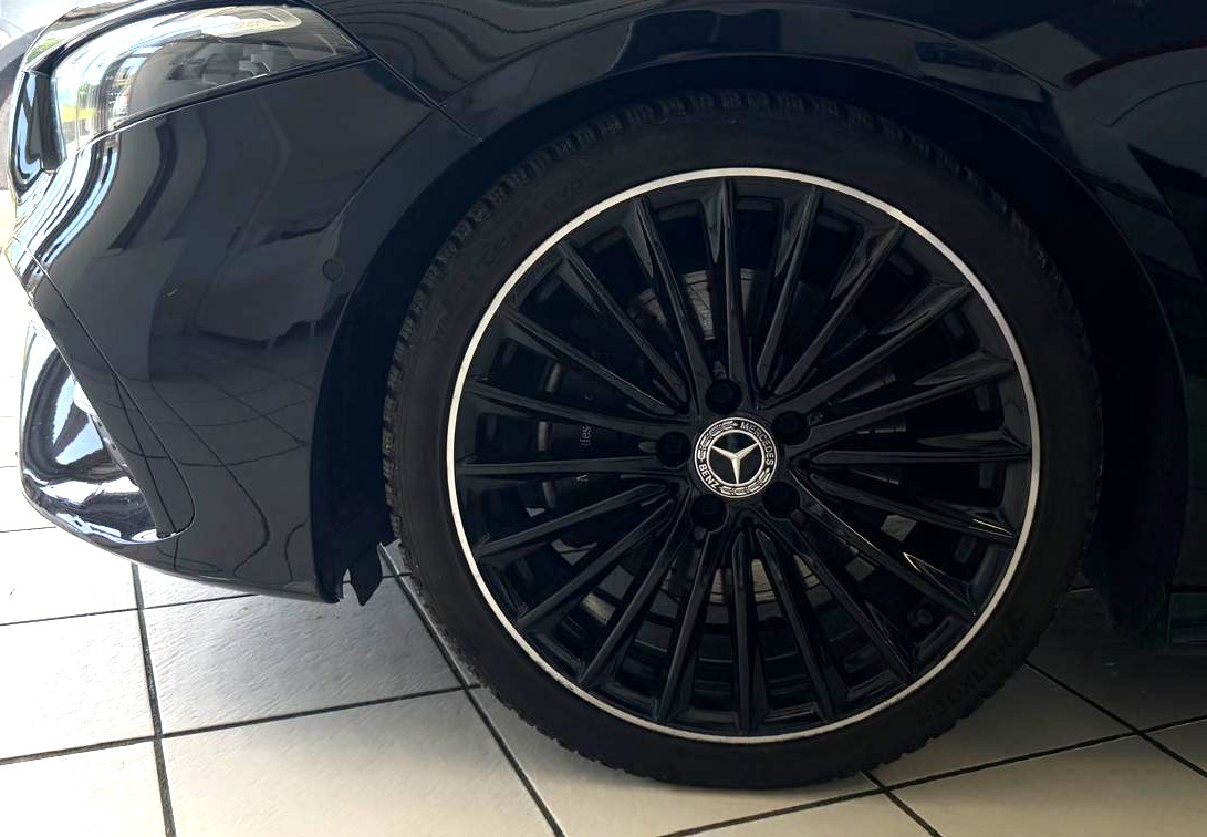 MERCEDES-BENZ A 220 4Matic AMG Line 8G-DCT-image-6