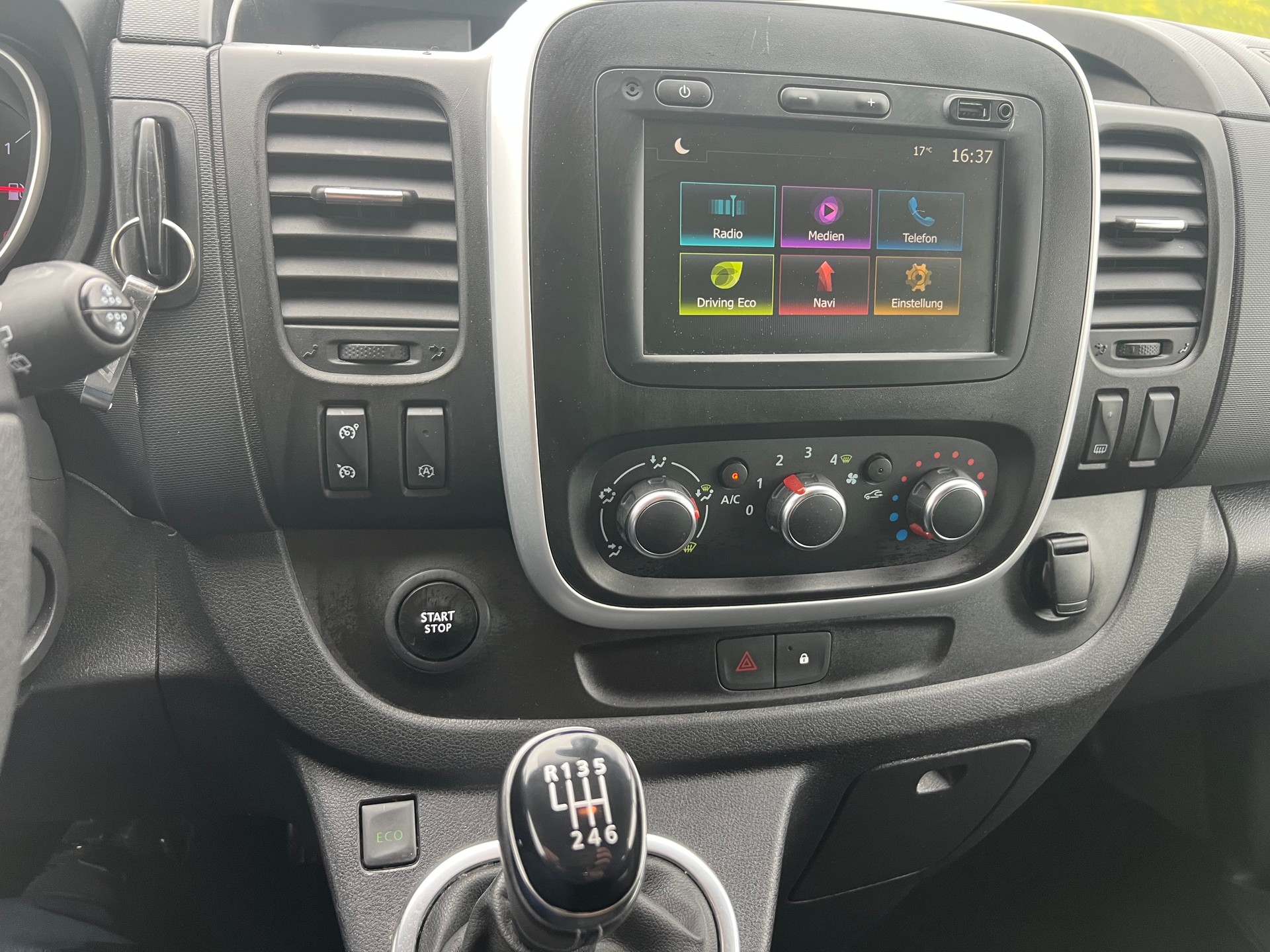 NISSAN NV300 dCi 145 2.7 L1H1 Comfort 9Pl.-image-12