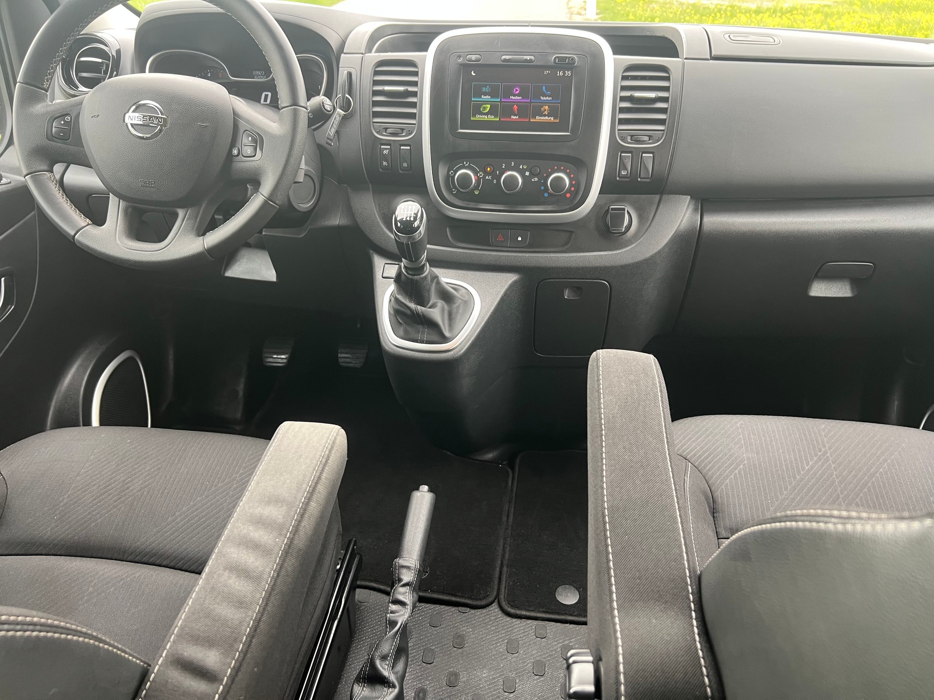 NISSAN NV300 dCi 145 2.7 L1H1 Comfort 9Pl.-image-7