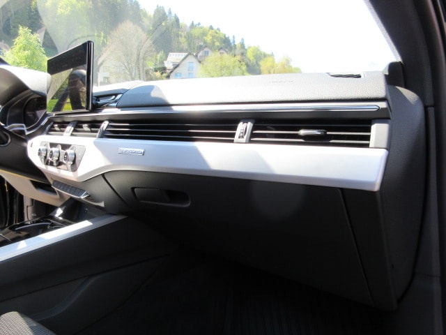 AUDI A4 Avant 2.0 40 TFSI S Line quattro S-Tronic-image-11