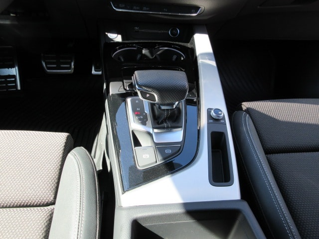 AUDI A4 Avant 2.0 40 TFSI S Line quattro S-Tronic-image-7