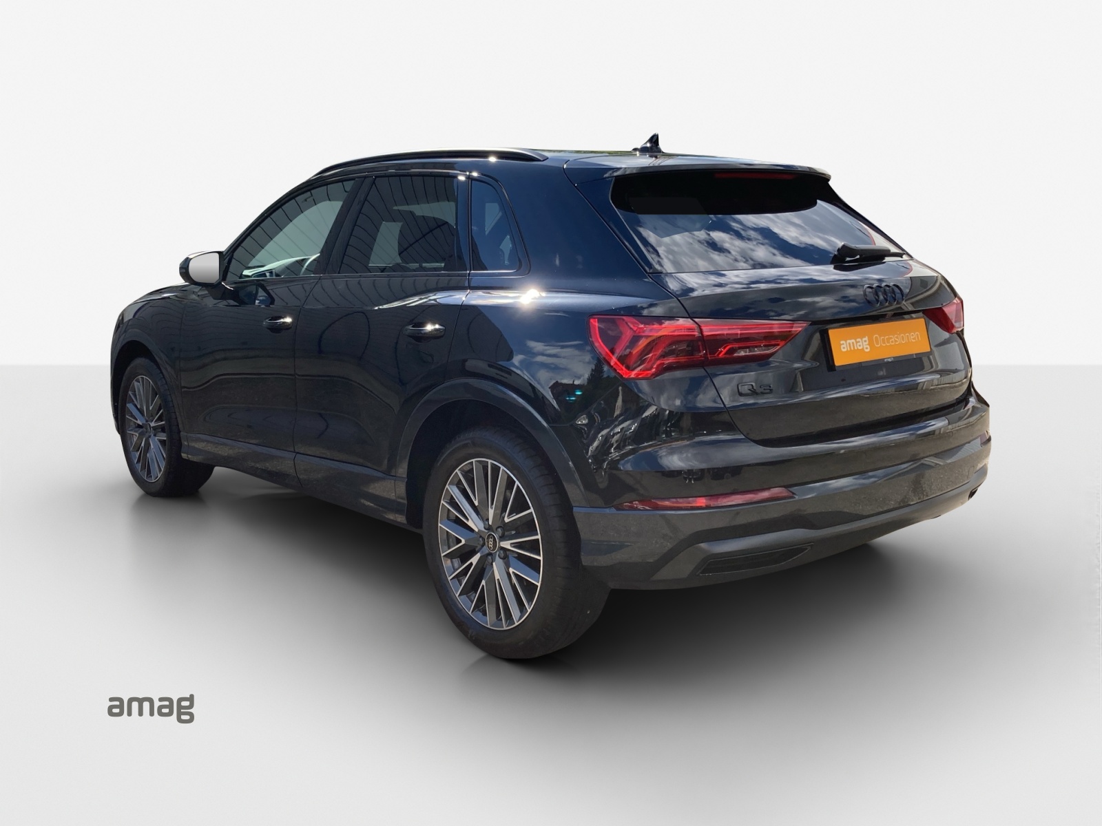 AUDI Q3 35 TFSI advanced Attraction S-tronic-showroom-element-2