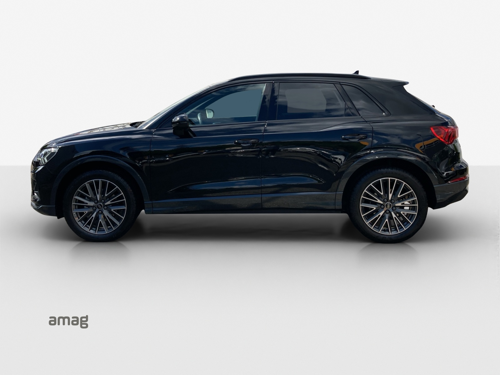 AUDI Q3 35 TFSI advanced Attraction S-tronic-showroom-element-1