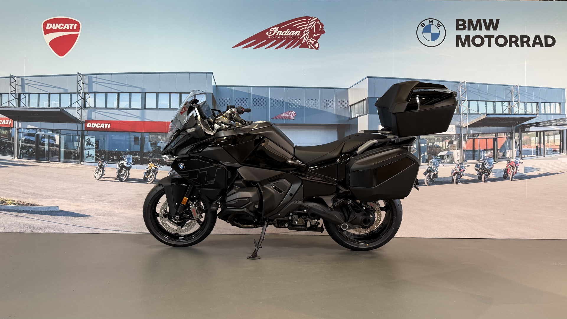 BMW R 1300 RT Triple Black *Prime 2500CHF inclus* Leasing dès 2.9%-image-5