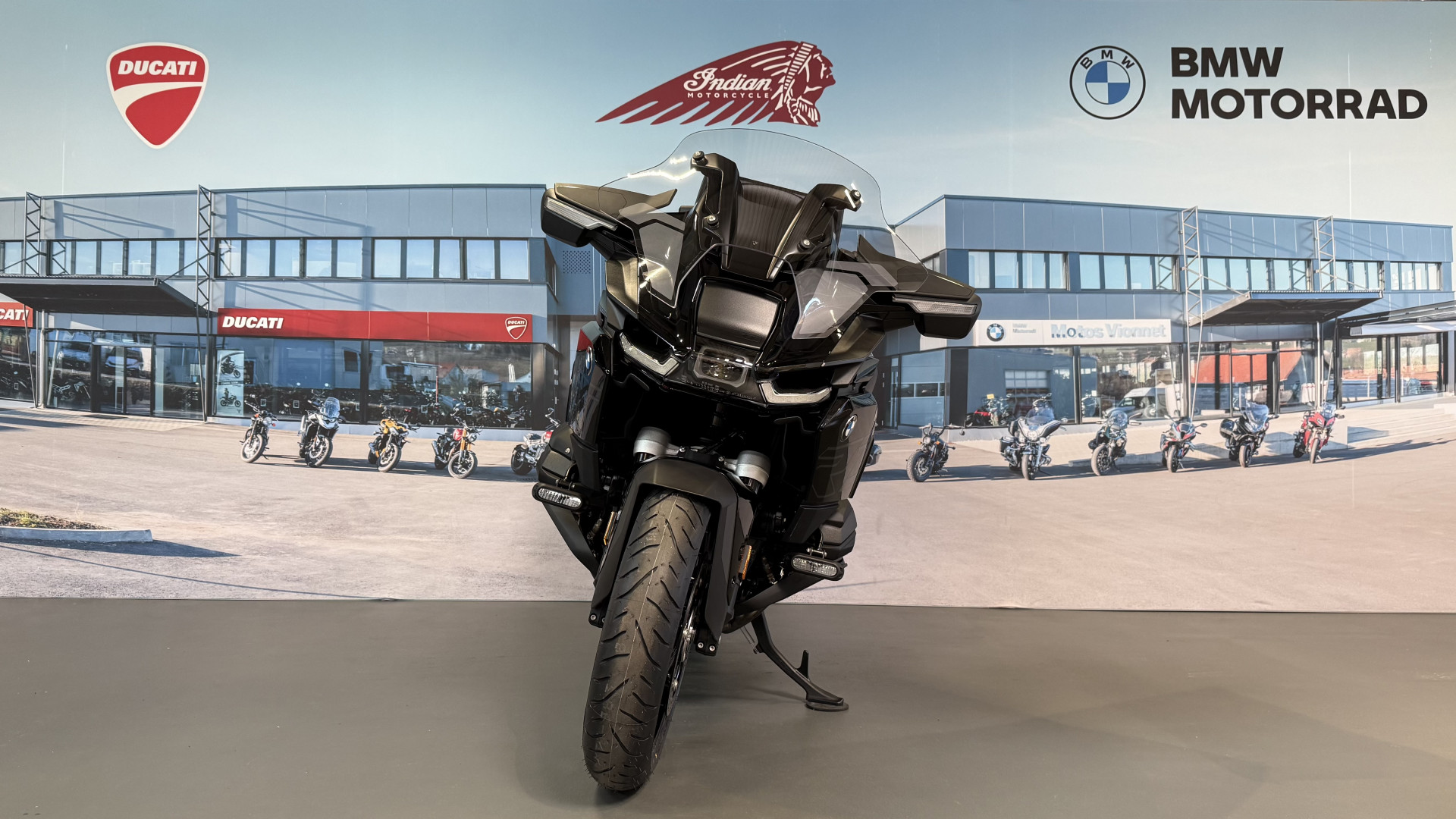 BMW R 1300 RT Triple Black *Prime 2500CHF inclus* Leasing dès 2.9%-image-1