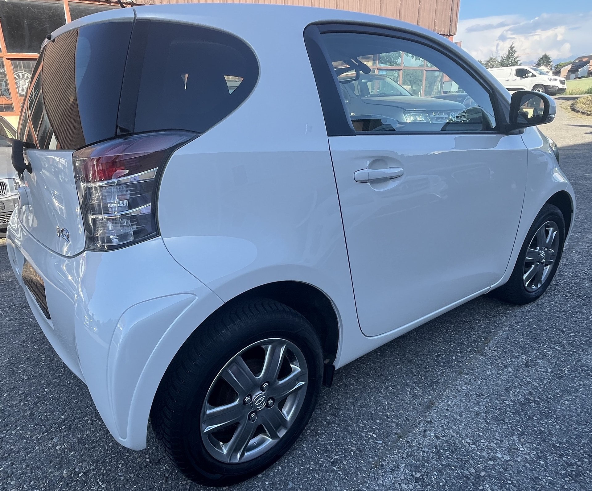 TOYOTA iQ2 1.0 VVT-i Multidrive-image-4