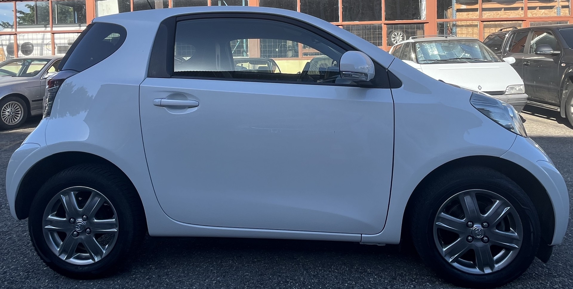 TOYOTA iQ2 1.0 VVT-i Multidrive-image-3