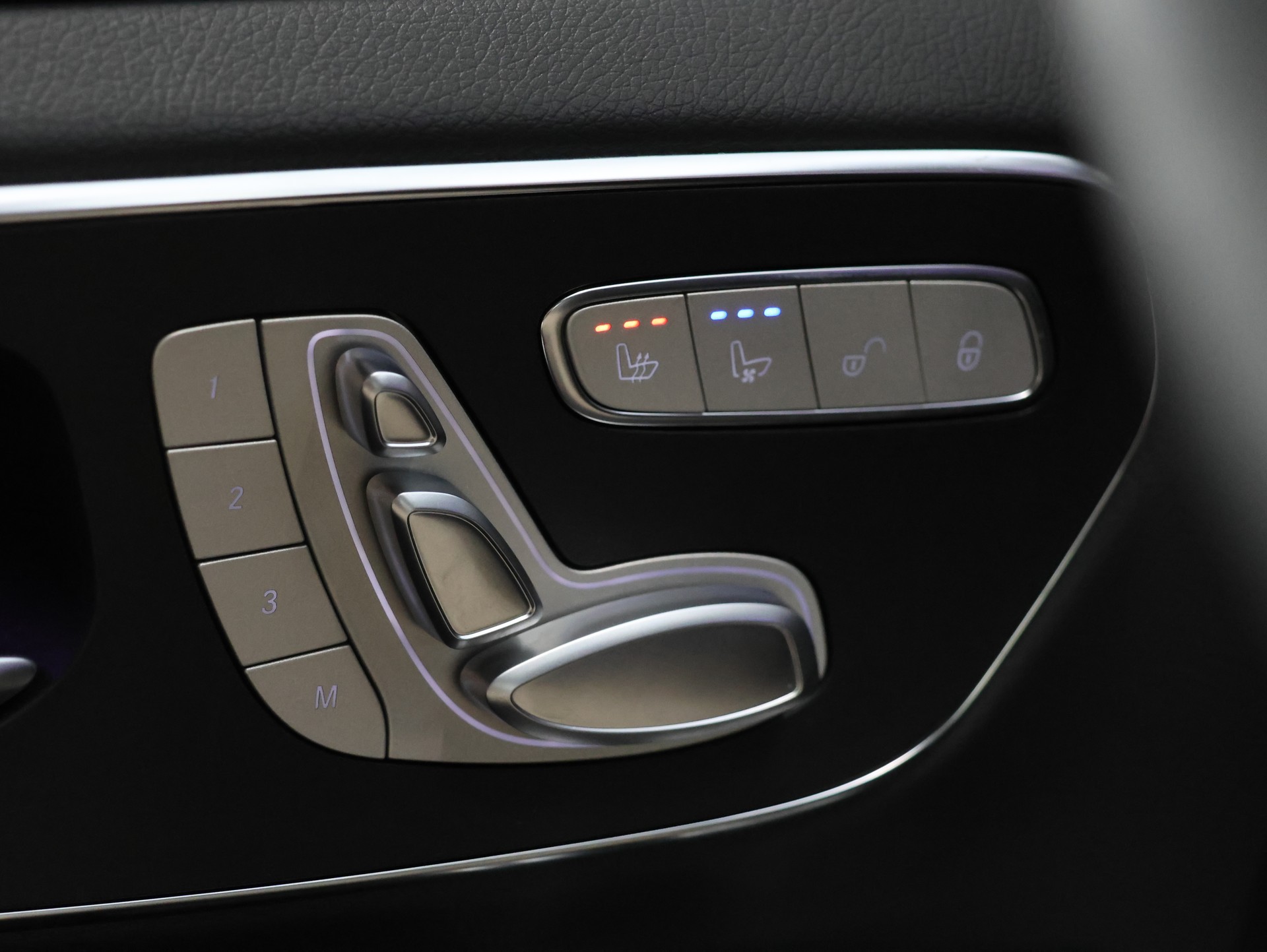 MERCEDES-BENZ V 300 d lang 4Matic Swiss Edition 9G-Tronic *Vollausstattung* *Werksgarantie*-image-27
