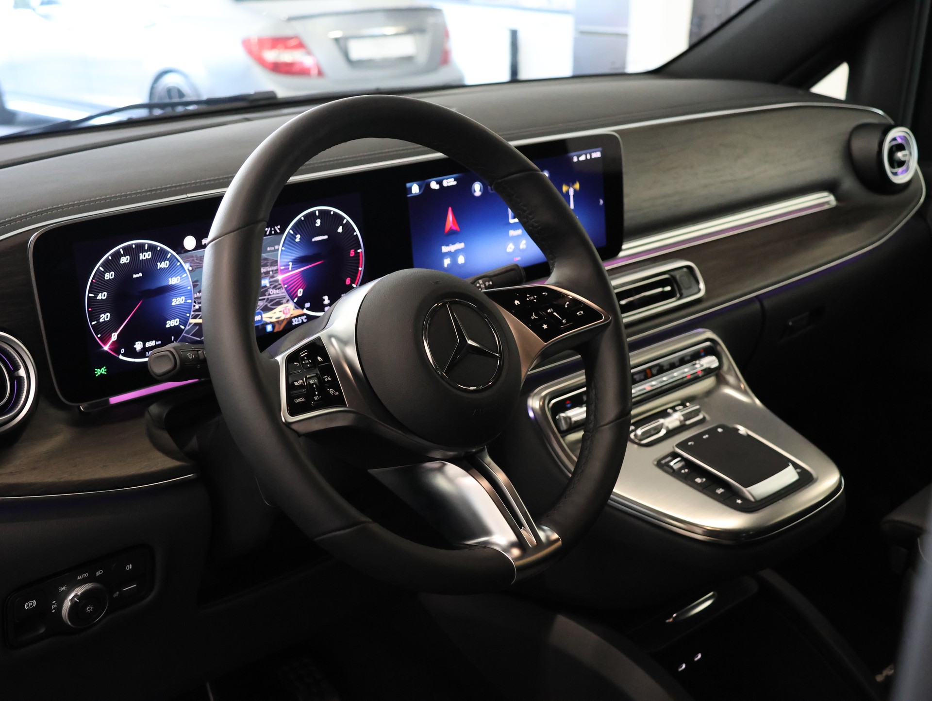 MERCEDES-BENZ V 300 d lang 4Matic Swiss Edition 9G-Tronic *Vollausstattung* *Werksgarantie*-image-17