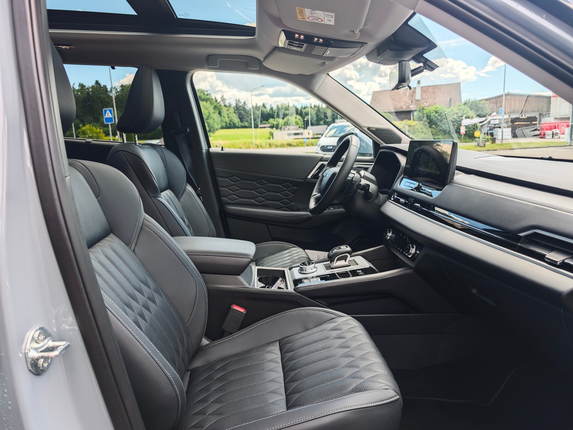 MITSUBISHI Outlander 2.4 PHEV Instyle 4WD Automatic-image-14
