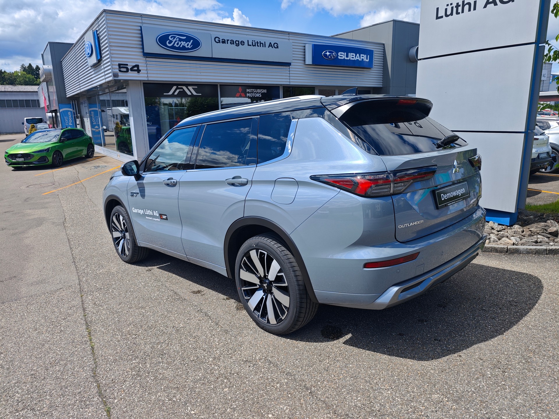 MITSUBISHI Outlander 2.4 PHEV Instyle 4WD Automatic-image-5