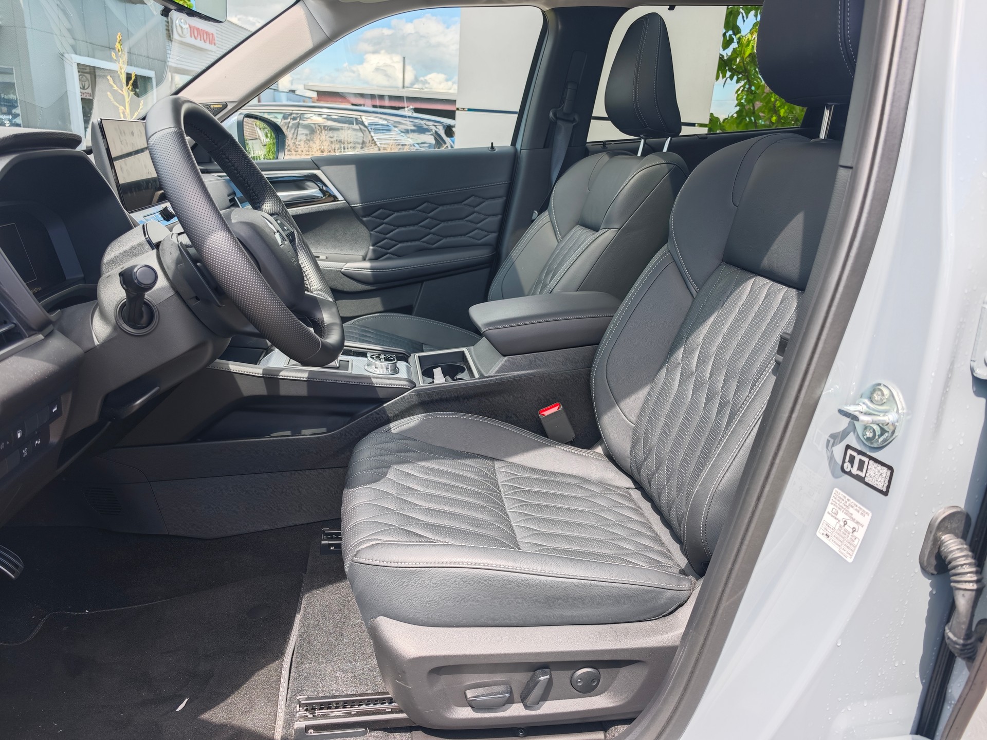 MITSUBISHI Outlander 2.4 PHEV Instyle 4WD Automatic-image-8