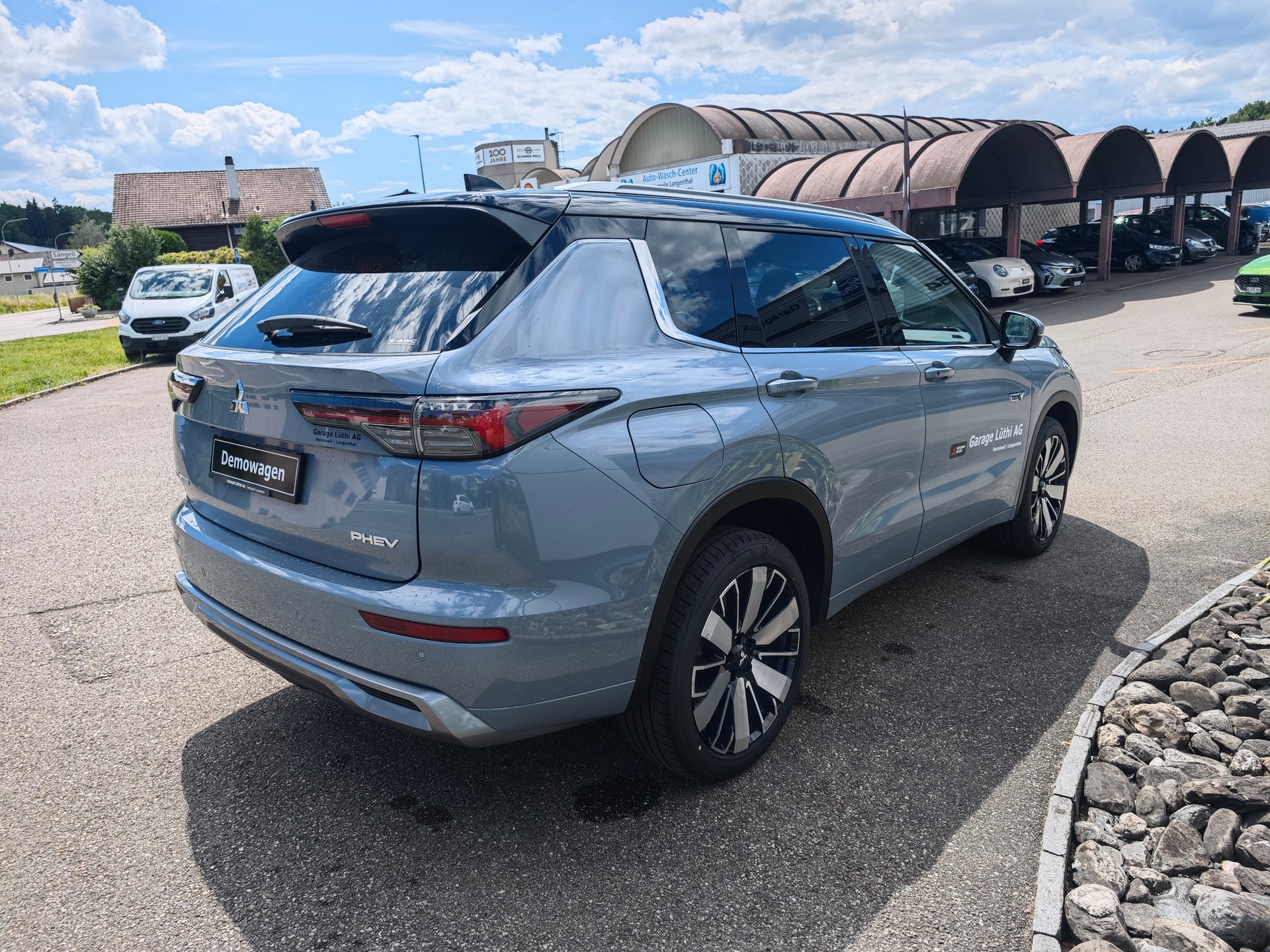 MITSUBISHI Outlander 2.4 PHEV Instyle 4WD Automatic-image-4