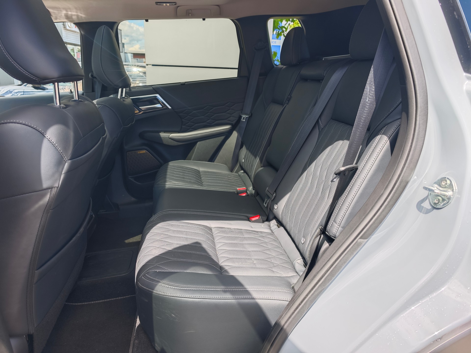 MITSUBISHI Outlander 2.4 PHEV Instyle 4WD Automatic-image-9