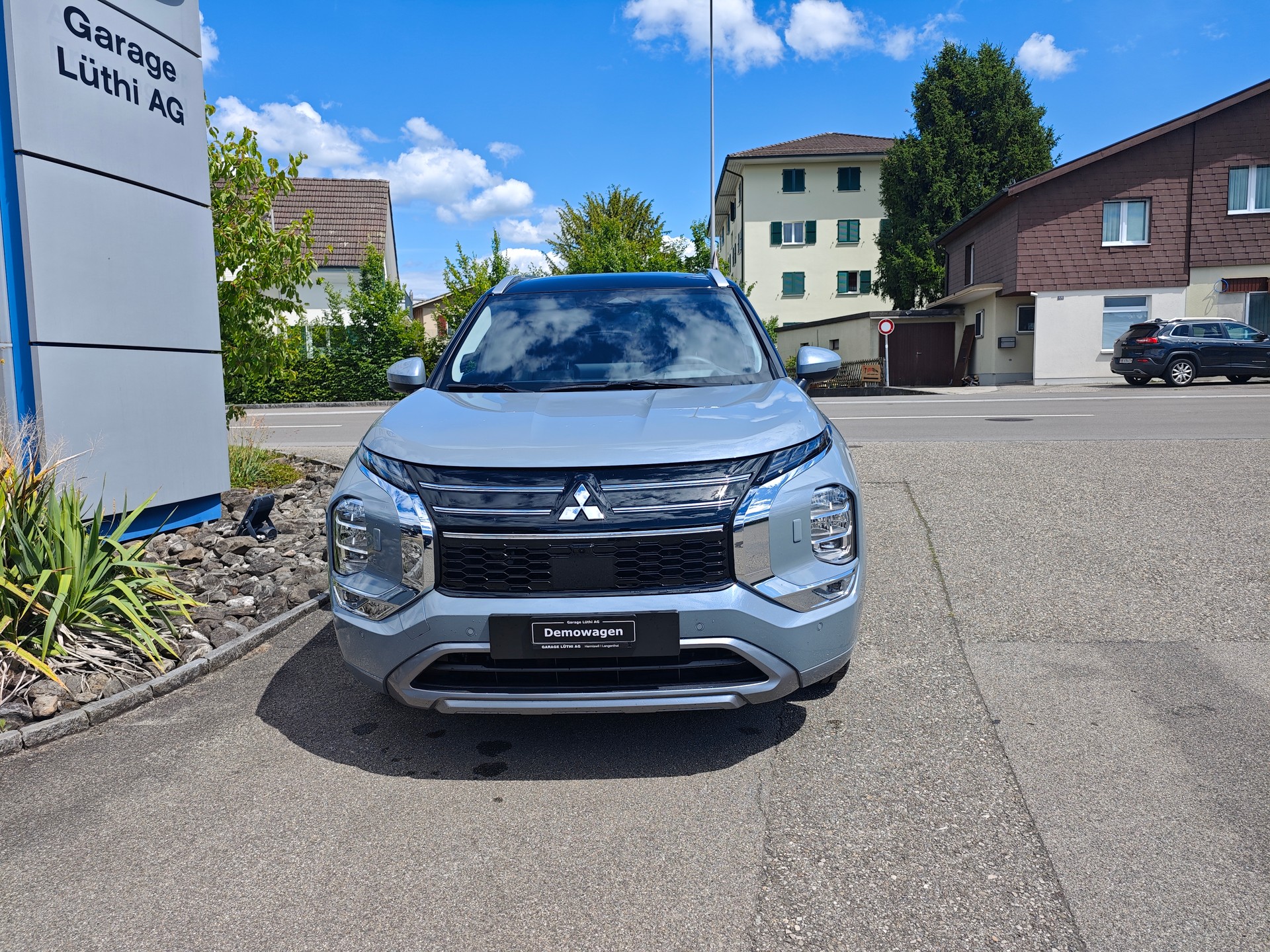 MITSUBISHI Outlander 2.4 PHEV Instyle 4WD Automatic-image-2