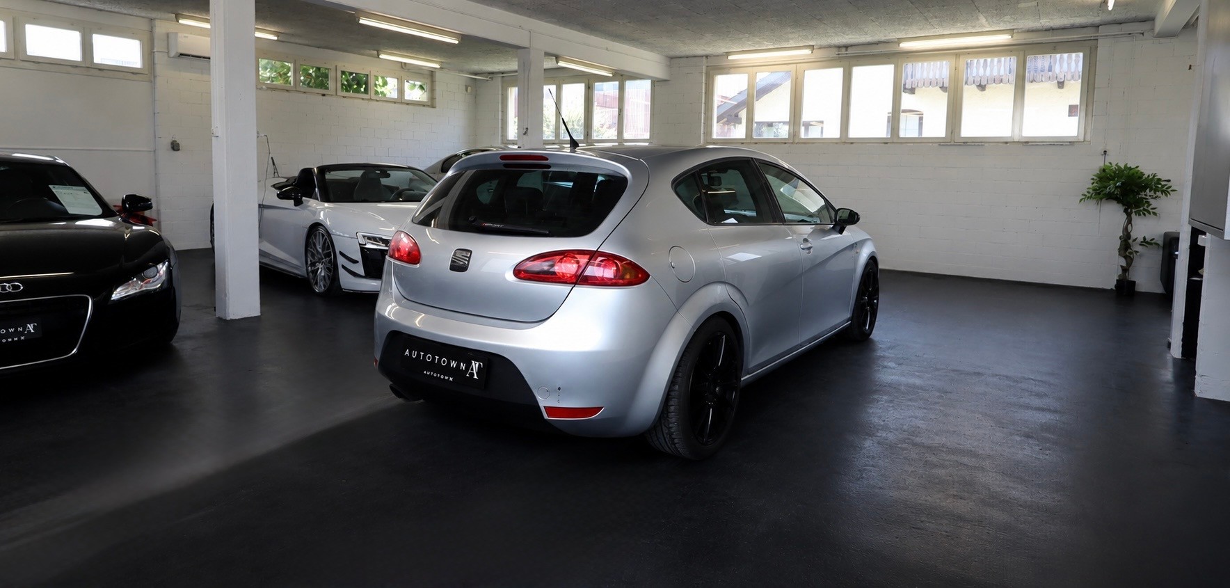 SEAT Leon 2.0 TSI Cupra-showroom-element-1