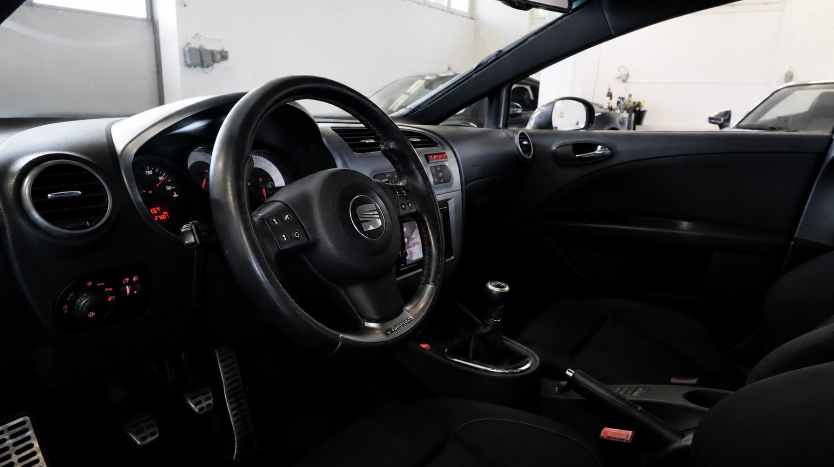 SEAT Leon 2.0 TSI Cupra-showroom-element-2