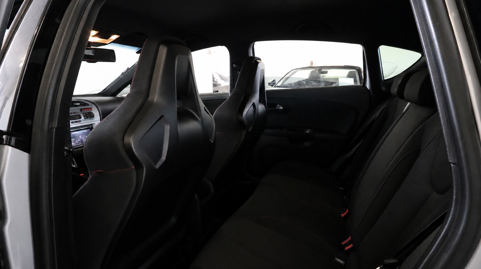 SEAT Leon 2.0 TSI Cupra-image-11