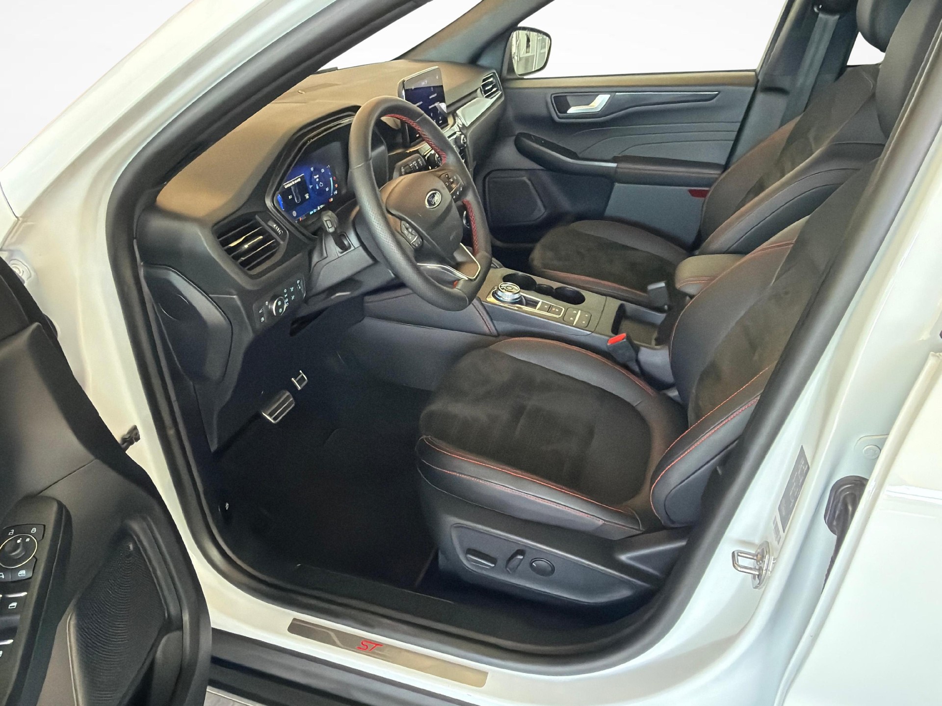 FORD Kuga 2.5 Plug-in Hybrid ST-Line X-image-8
