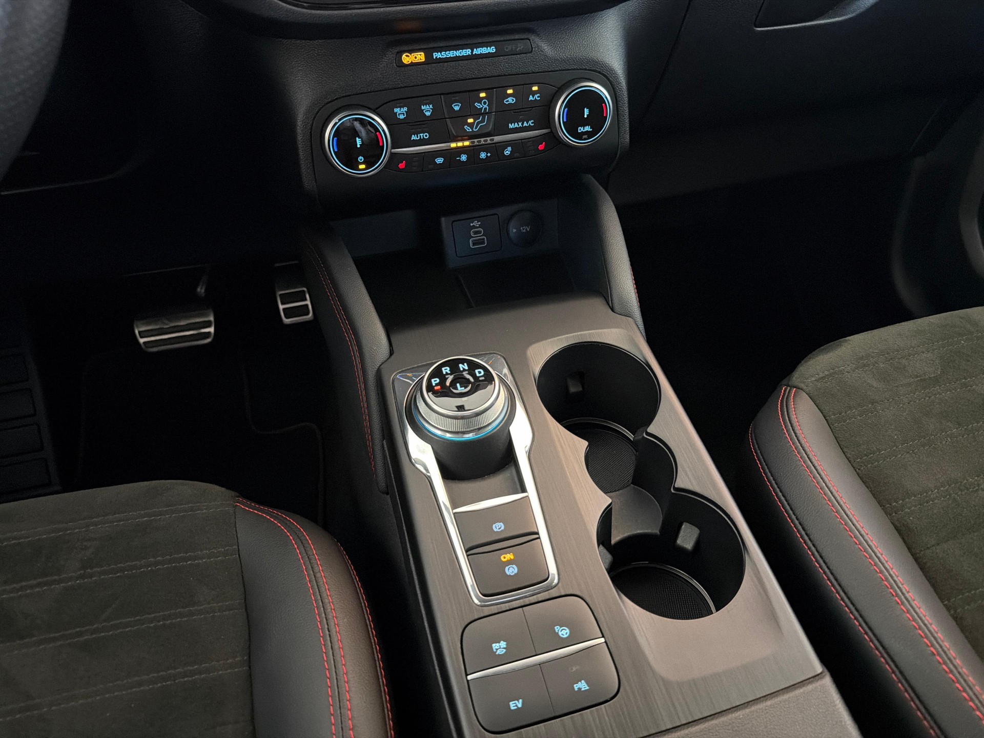FORD Kuga 2.5 Plug-in Hybrid ST-Line X-image-13