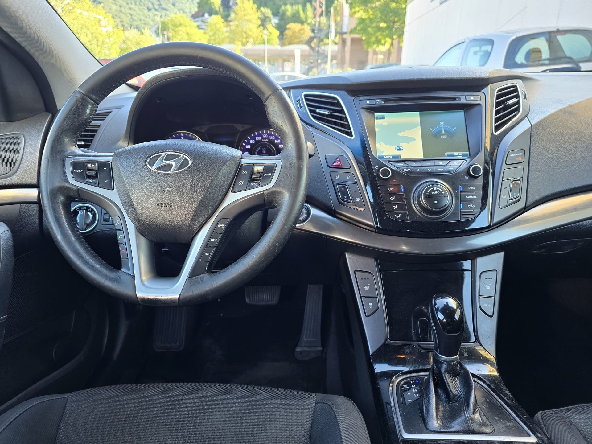 HYUNDAI i40 Wagon 1.7 CRDI Premium Automatic-image-12