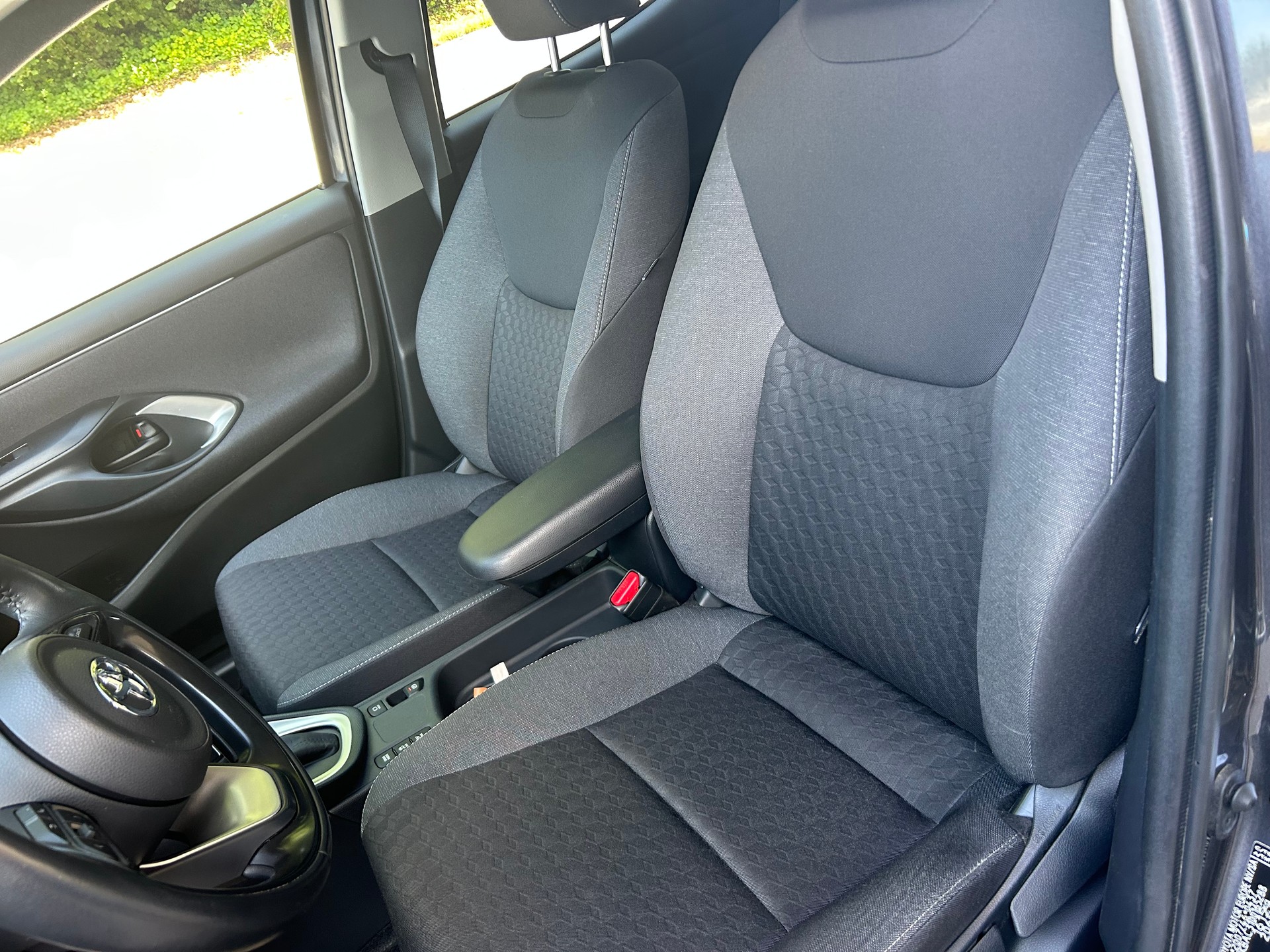 TOYOTA Yaris 1.5 Trend e-CVT-image-12
